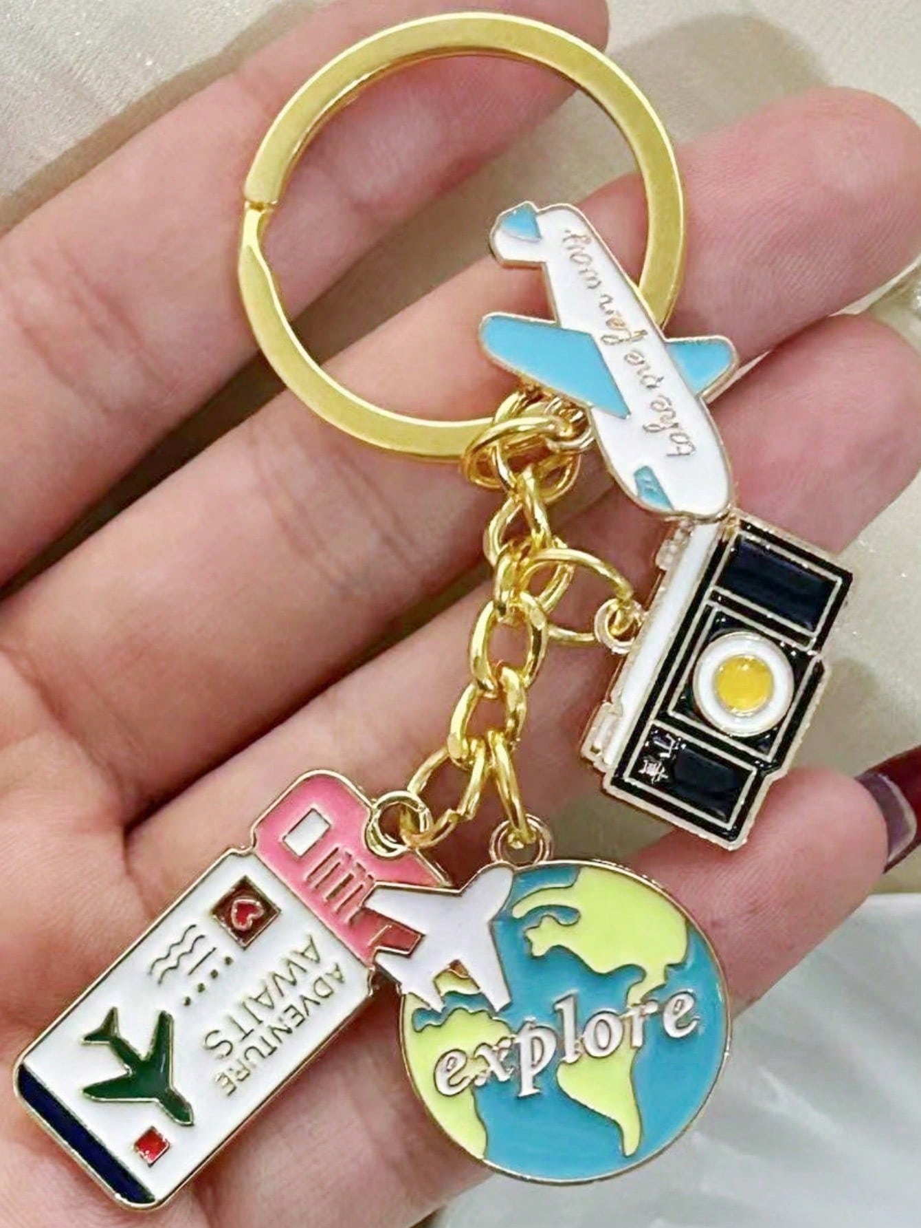 1pc New Enamel Airplane Globe  - Travel Related Accessories recension och pris